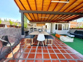 Amplia Terraza cerca al Estadio con 4 habitaciones